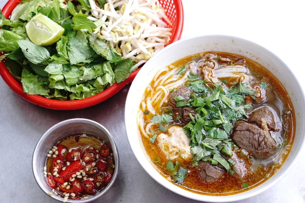 Vietnamese Spicy Beef Noodle Soup